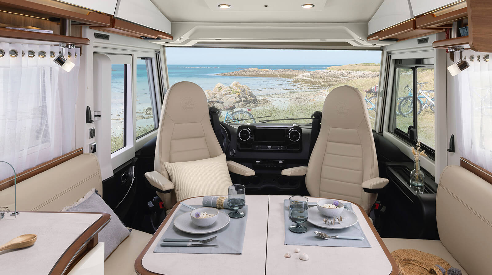 FOTOS VOM INNENRAUM RAPIDO Reisemobil i66M