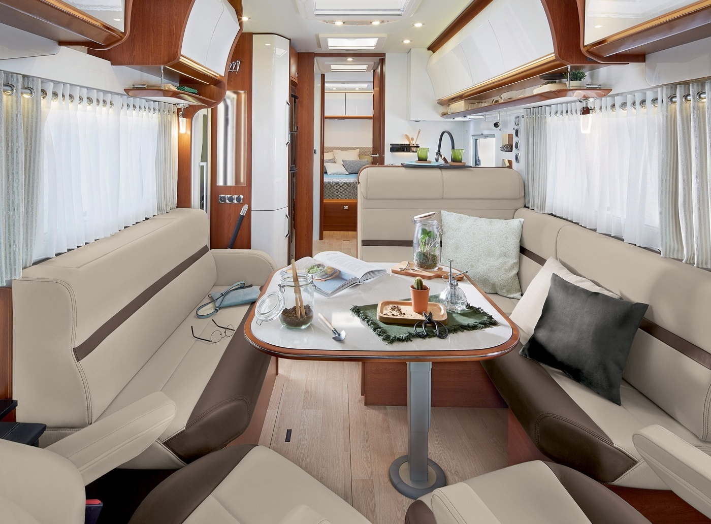 i1090 : Besuchen Sie uns auf NEUE KOLLEKTION 2019 XL-Wohnzimmer mit elektrischem TV-Mechanismus