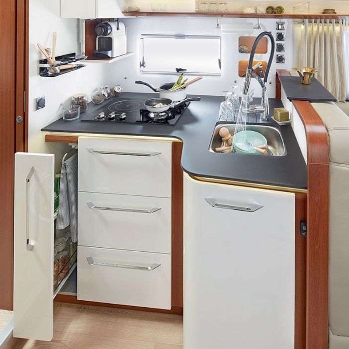 i1090 : Design-K&uuml;che mit 1 Induktionskochstelle